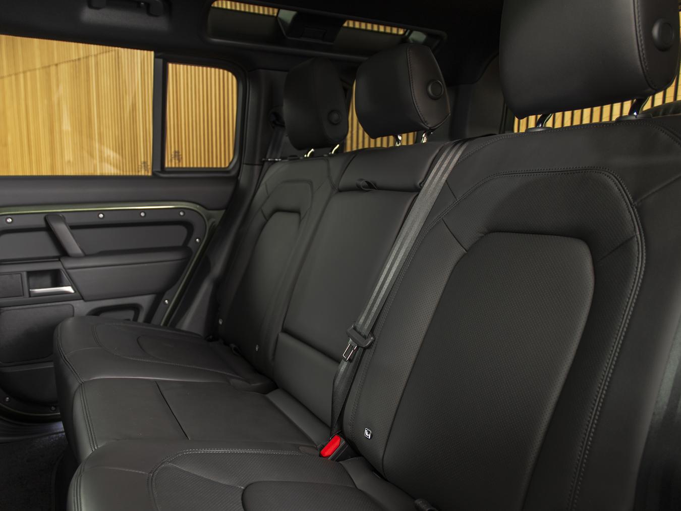 Land Rover Defender 110 X-Dynamic HSE P300e
