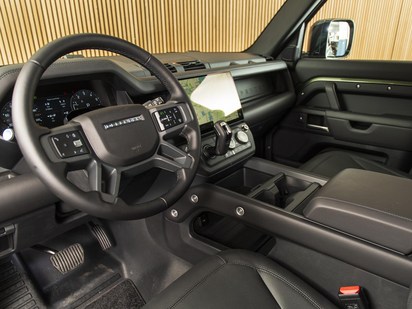 Land Rover Defender 110 X-Dynamic HSE P300e