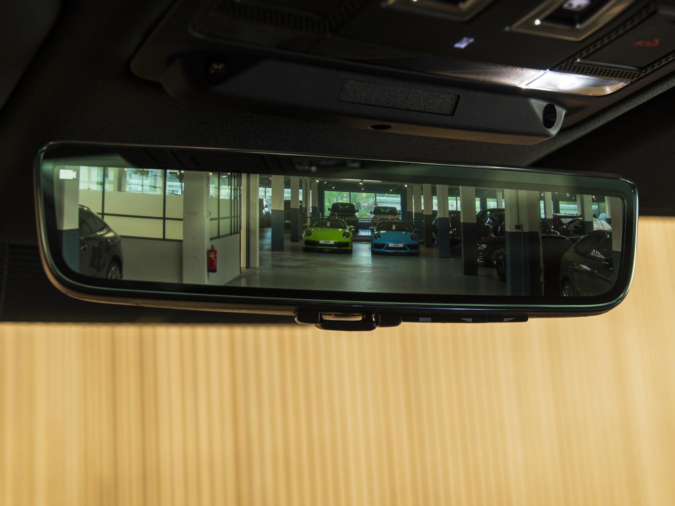 Land Rover Defender 110 X-Dynamic HSE P300e