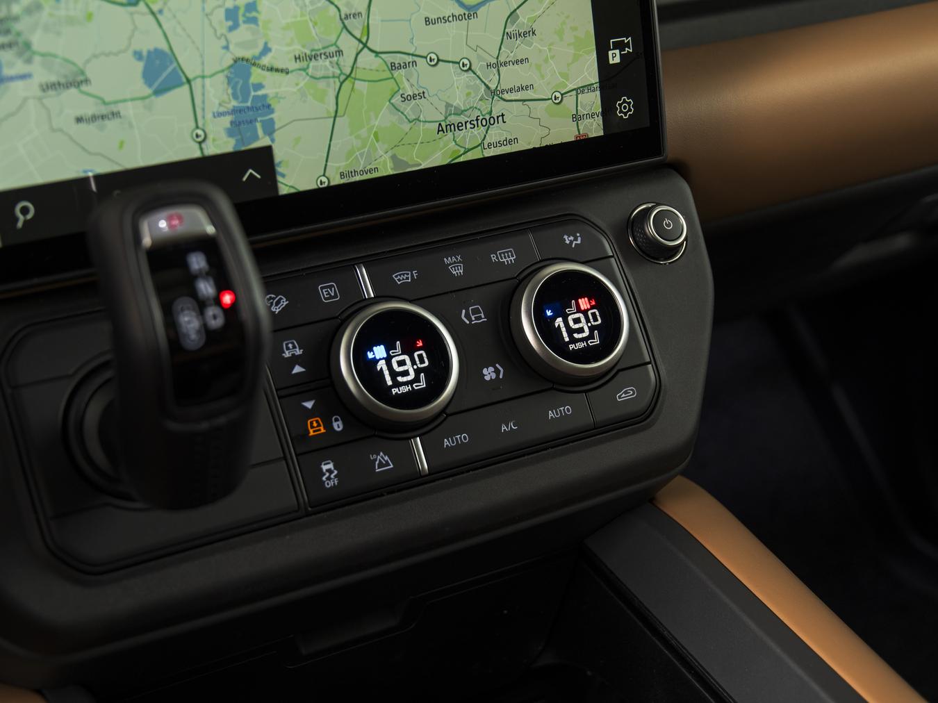 Land Rover Defender 110 X-Dynamic HSE P300e