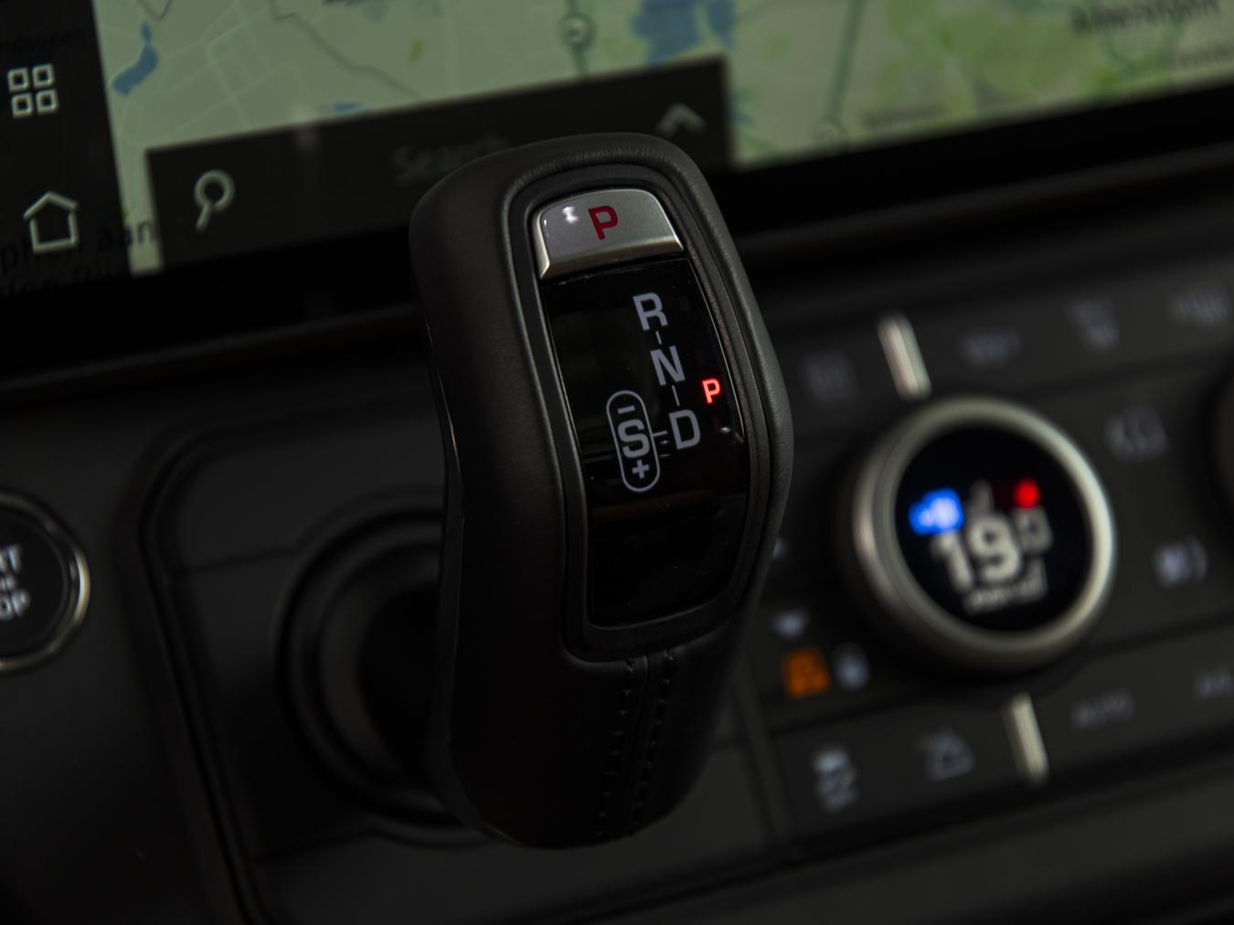 Land Rover Defender 110 X-Dynamic HSE P300e