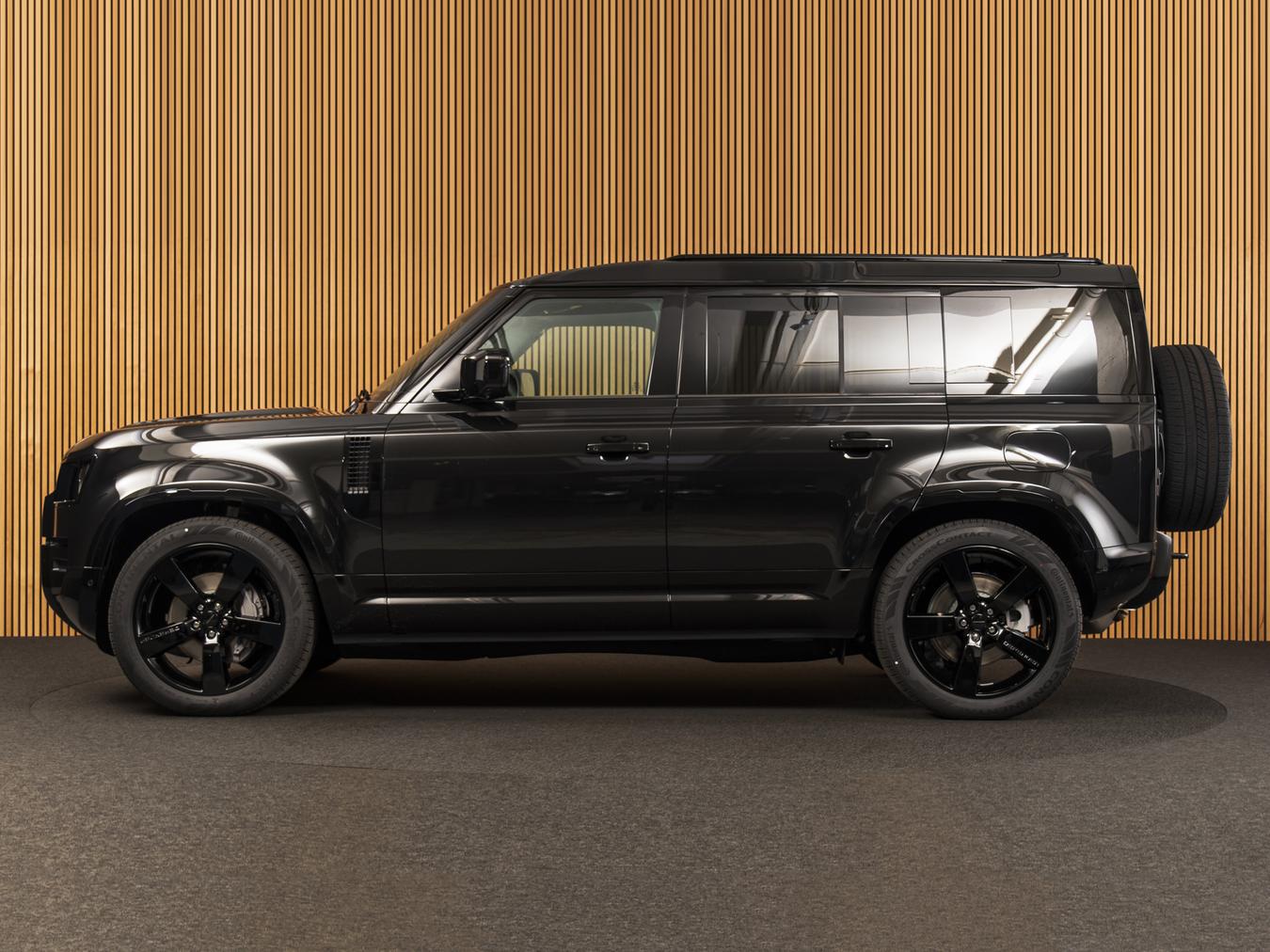 Land Rover Defender 110 X-Dynamic HSE P300e
