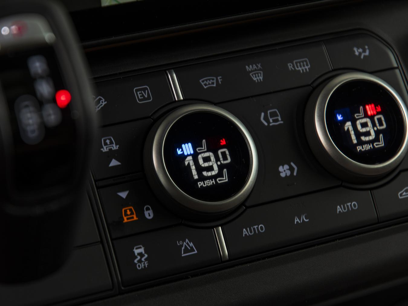 Land Rover Defender 110 X-Dynamic HSE P300e
