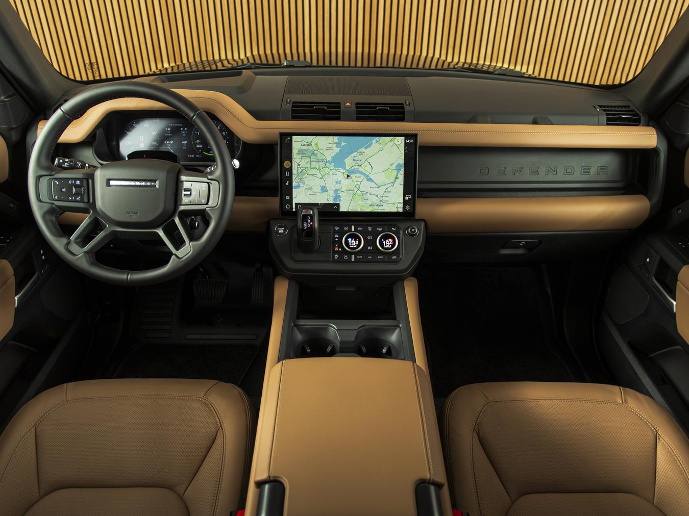 Land Rover Defender 110 X-Dynamic HSE P300e