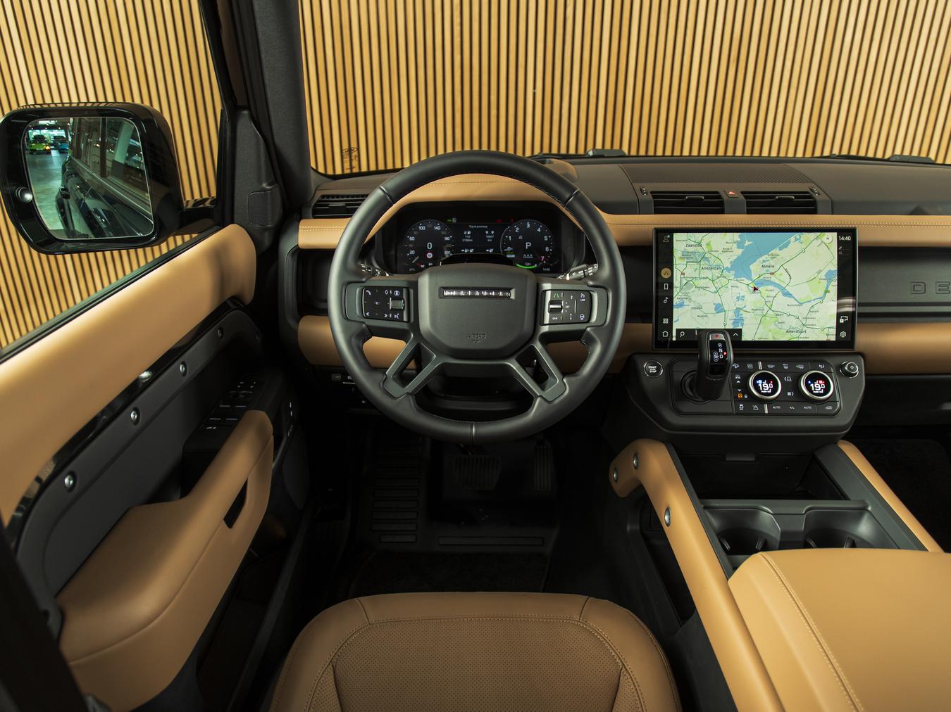 Land Rover Defender 110 X-Dynamic HSE P300e