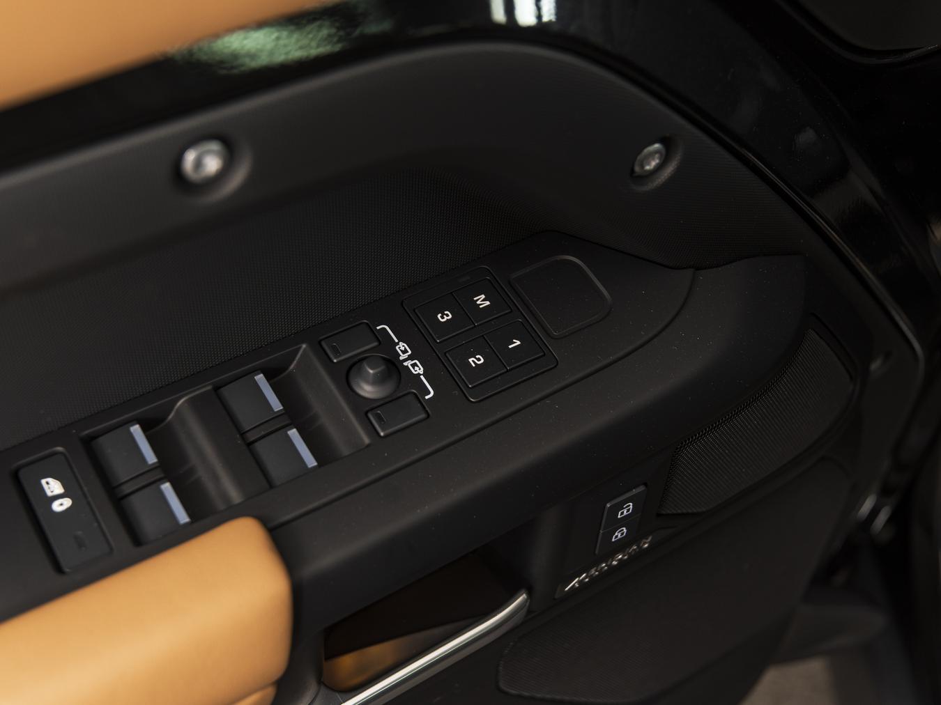 Land Rover Defender 110 X-Dynamic HSE P300e
