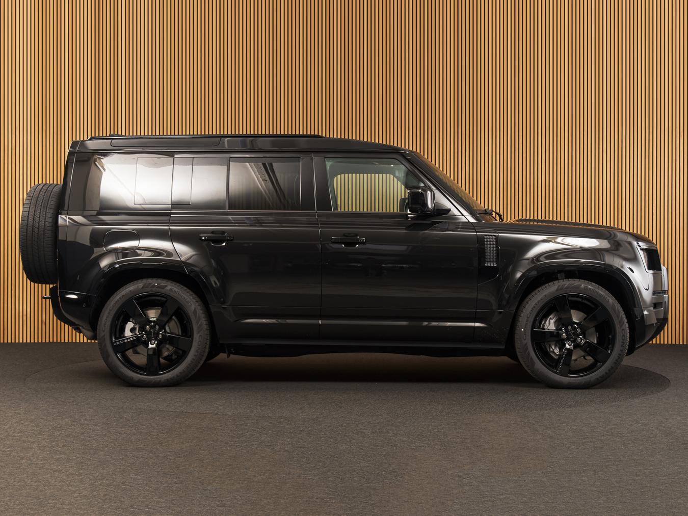 Land Rover Defender 110 X-Dynamic HSE P300e