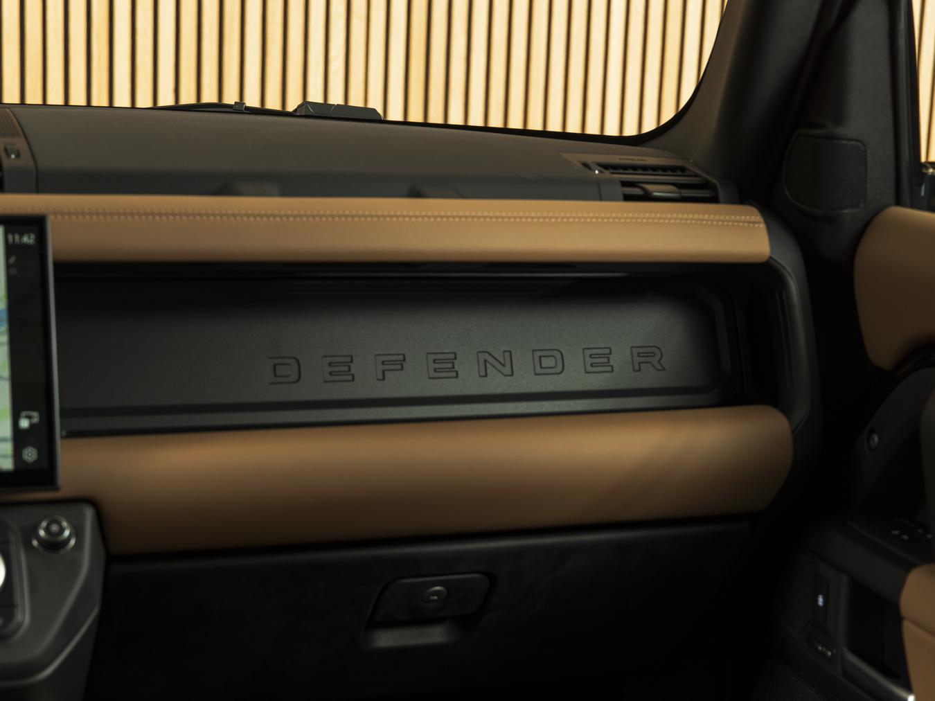 Land Rover Defender 110 X-Dynamic HSE P300e