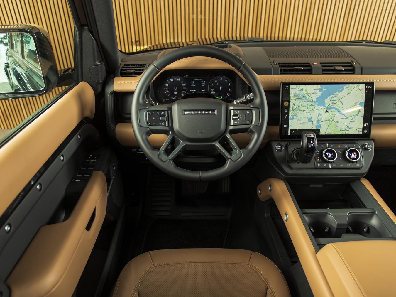 Land Rover Defender 110 X-Dynamic HSE P300e