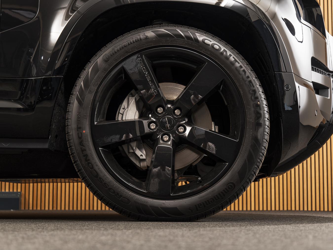 Land Rover Defender 110 X-Dynamic HSE P300e