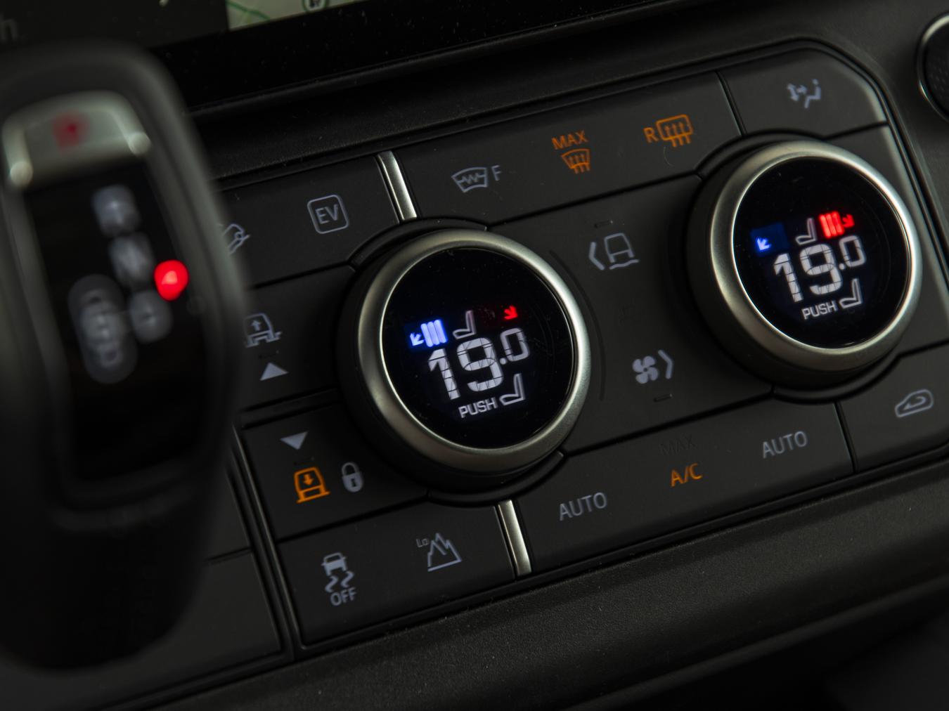 Land Rover Defender 110 X-Dynamic HSE P300e