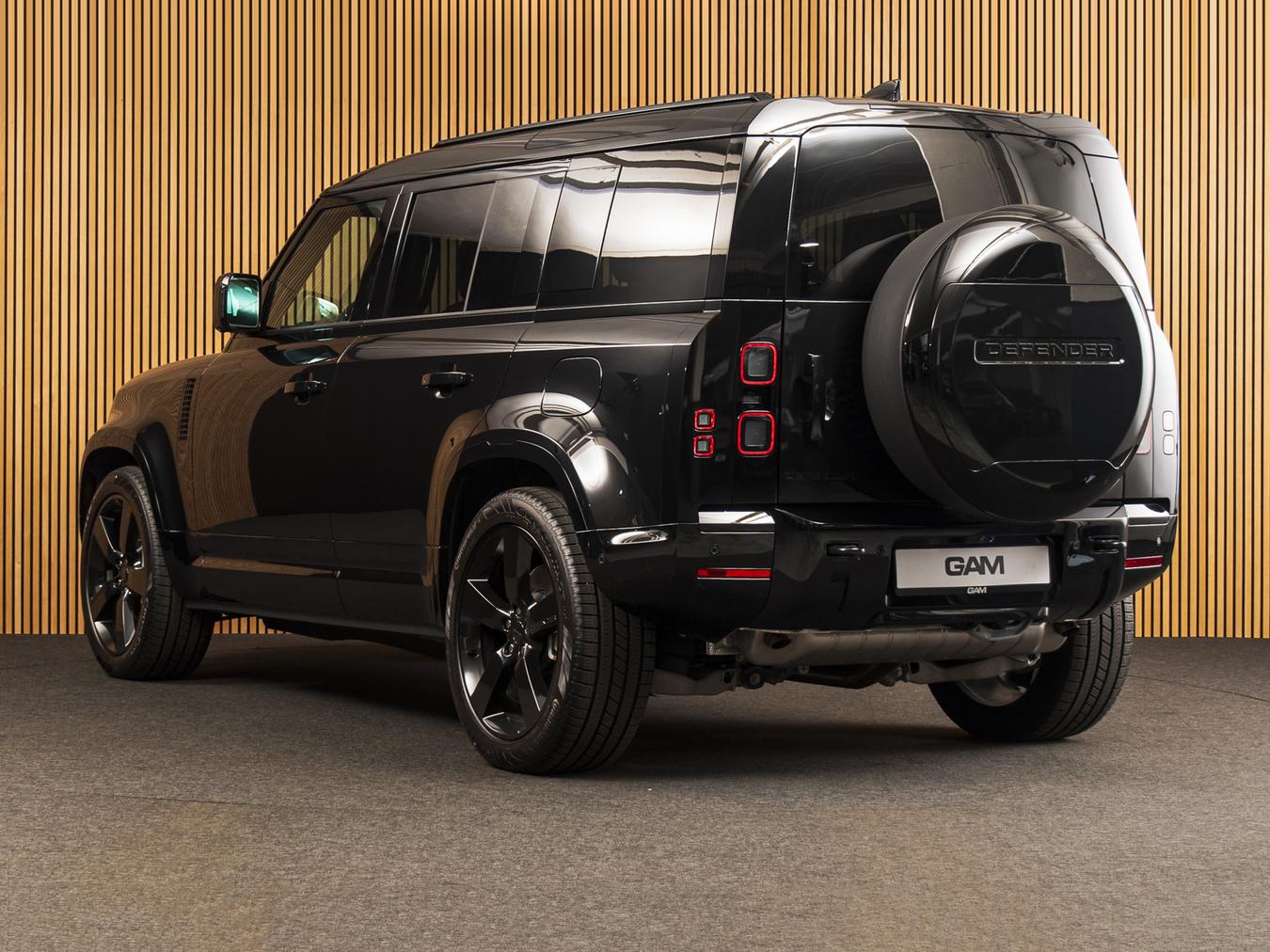 Land Rover Defender 110 X-Dynamic HSE P300e
