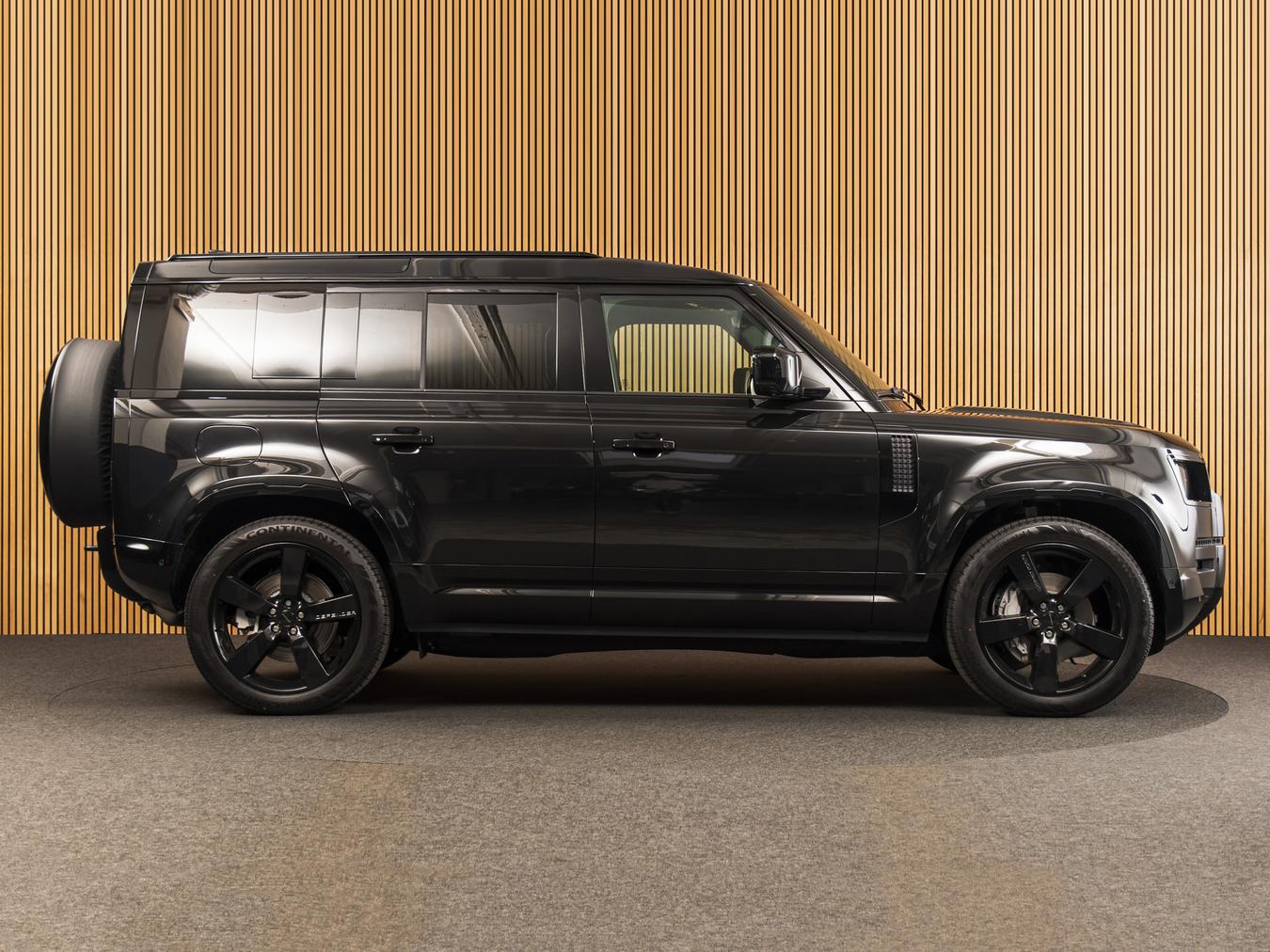 Land Rover Defender 110 X-Dynamic HSE P300e