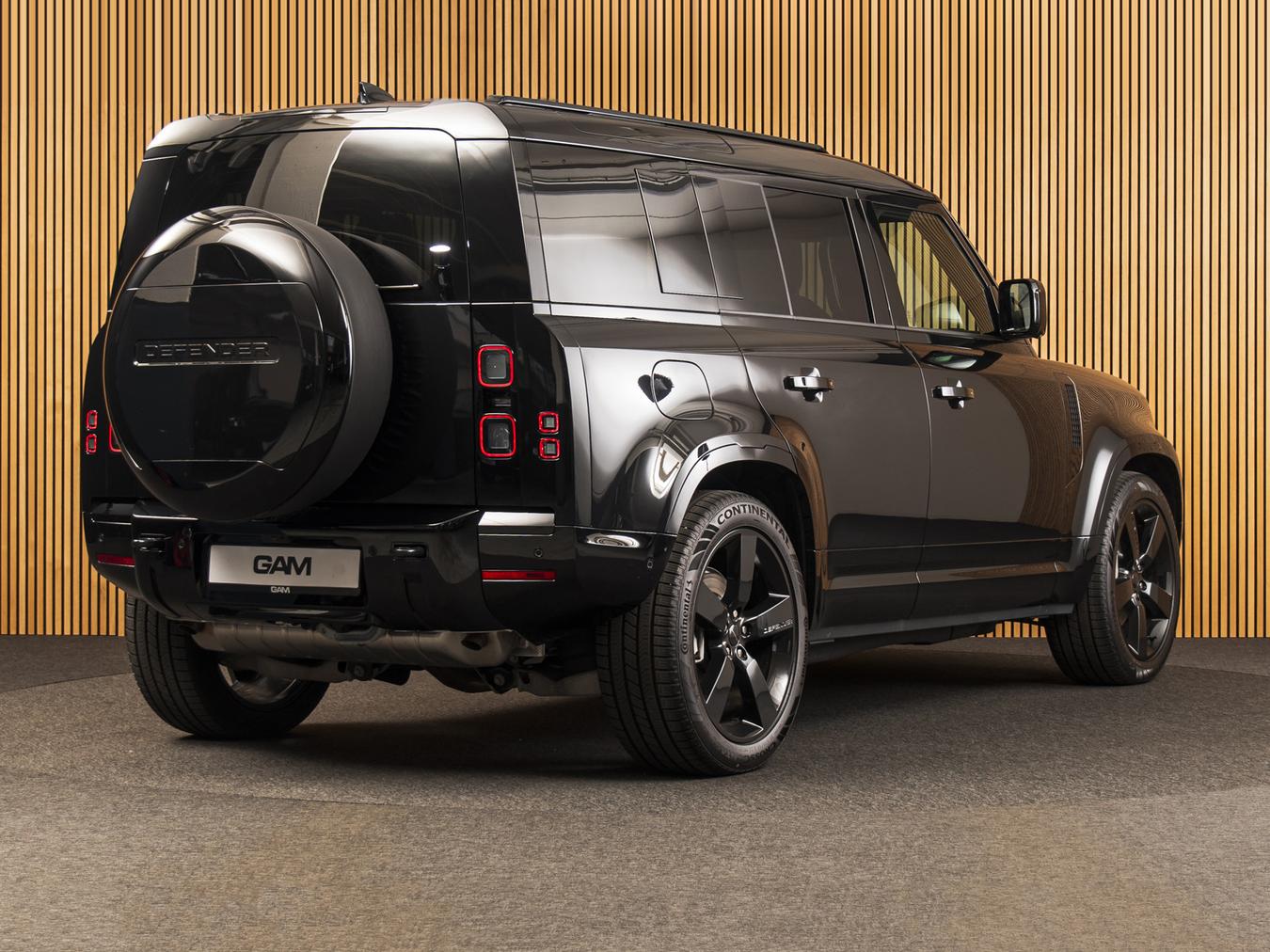 Land Rover Defender 110 X-Dynamic HSE P300e