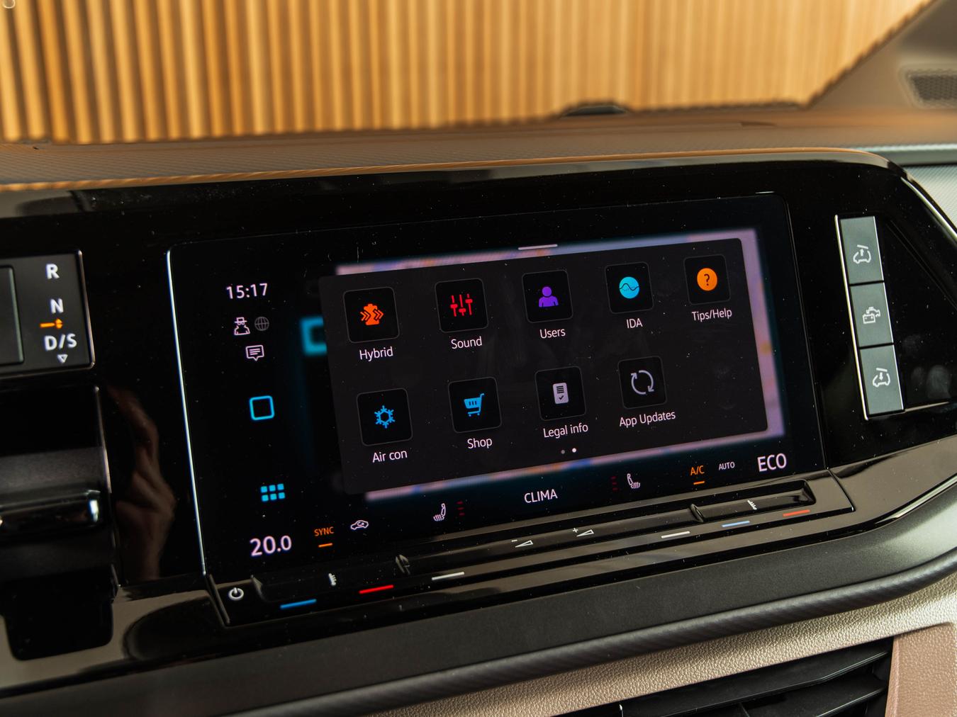 Volkswagen T7 California eHybrid 4M Beach