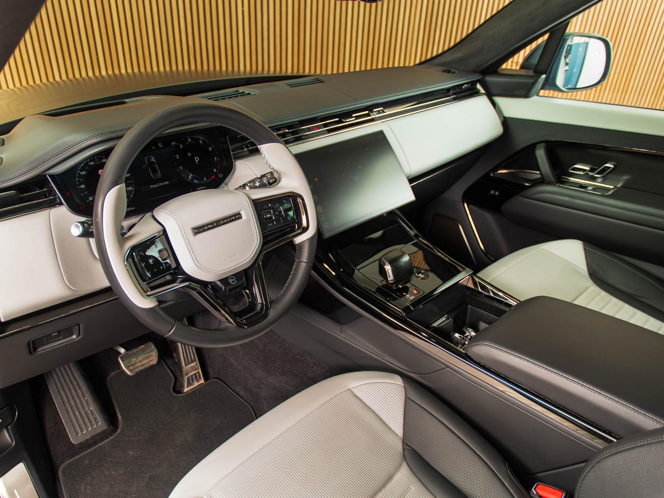Land Rover Range Rover Sport P635 SV