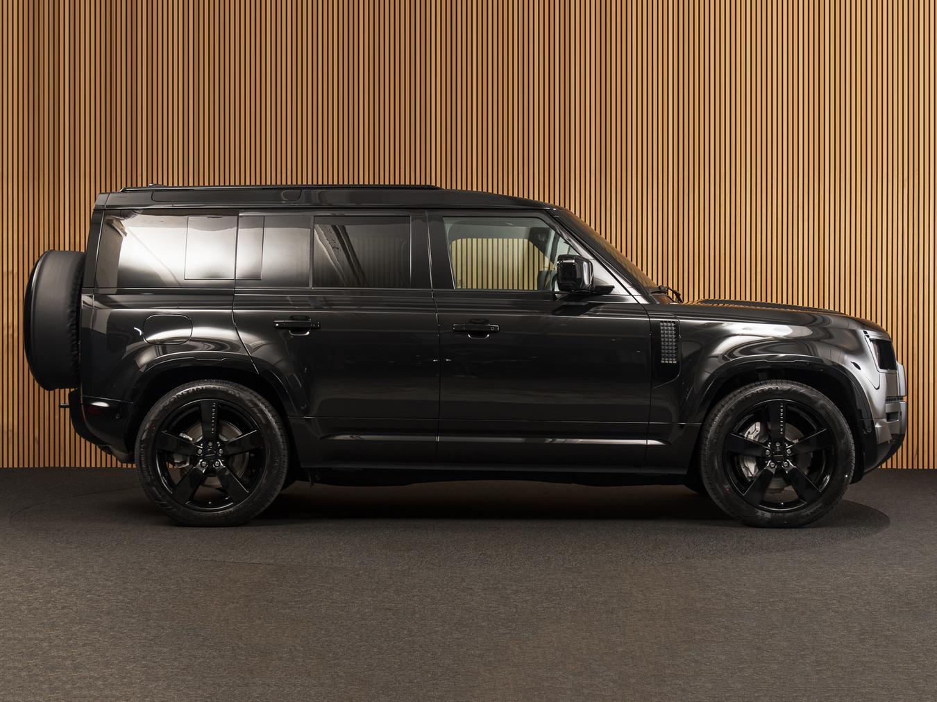 Land Rover Defender 110 X-Dynamic HSE P300e