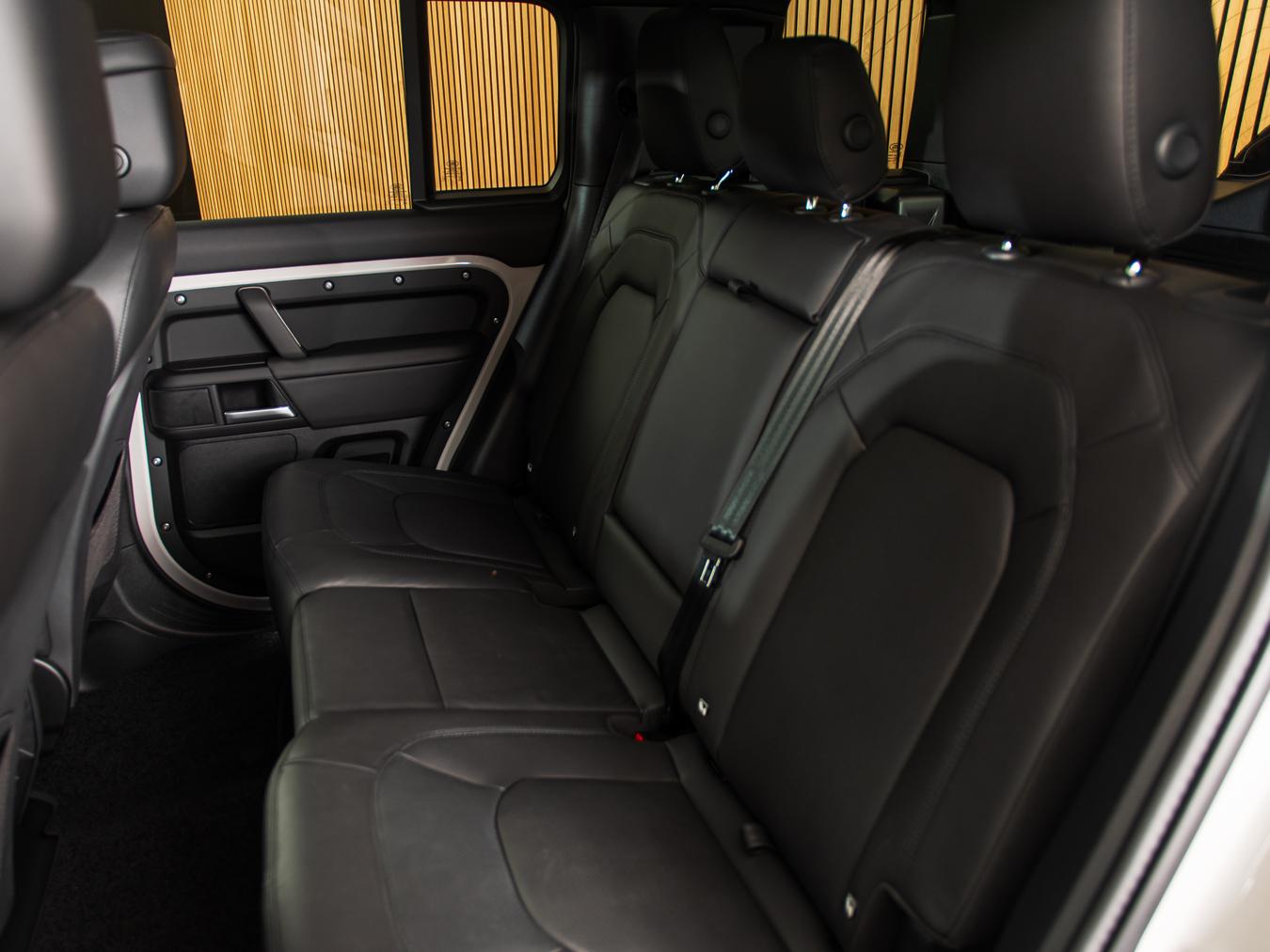 Land Rover Defender 110 X-Dynamic HSE P300e